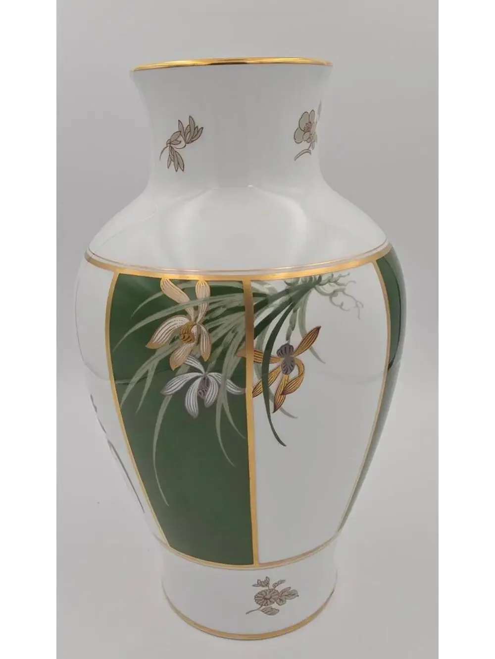 Vintage Rare and Limited Vase of the Noble Orchid Franklin Mint 1978